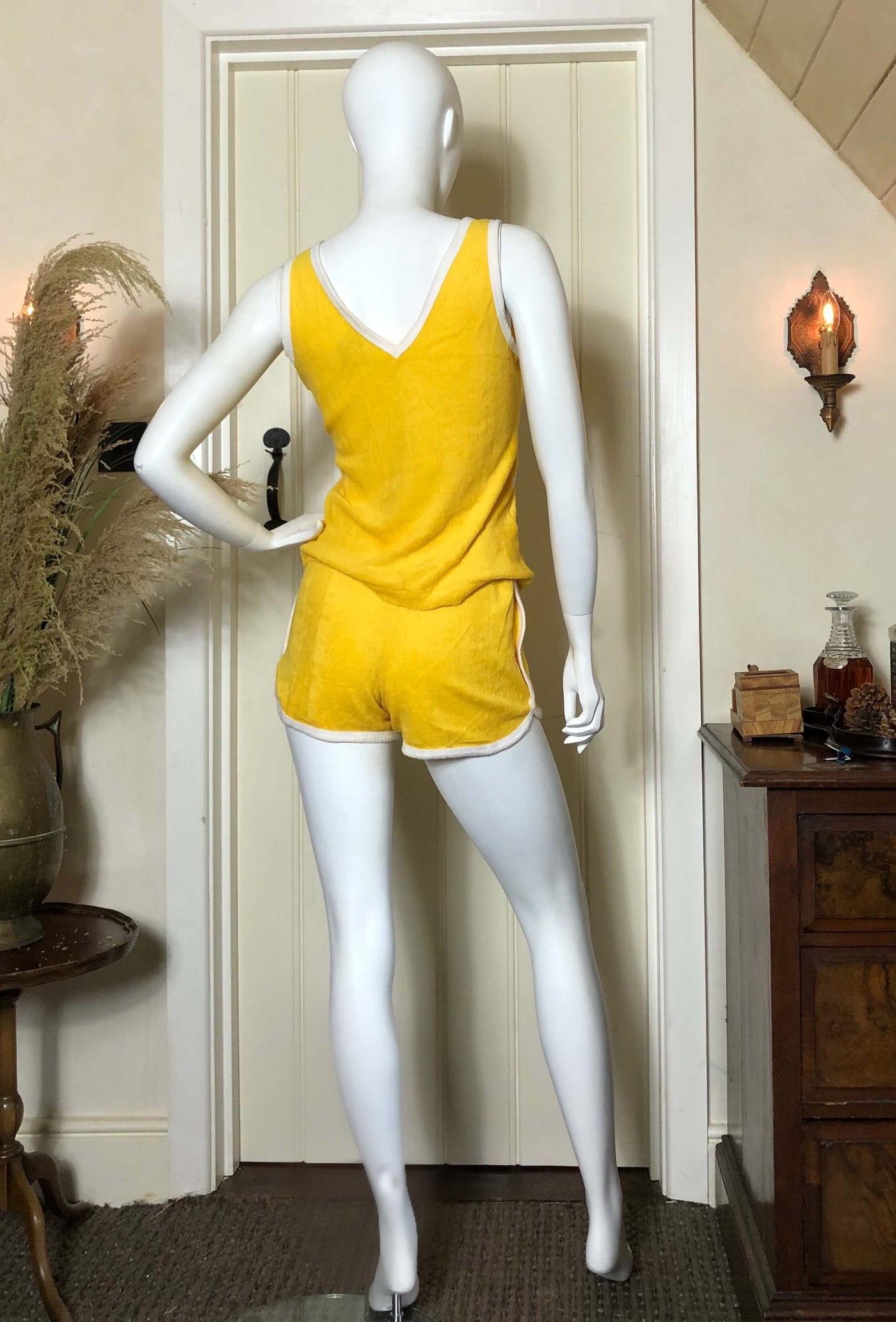 Yellow shorts & vest set
